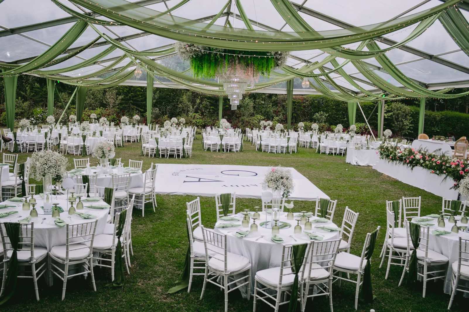 Simple yet elegant church wedding decor