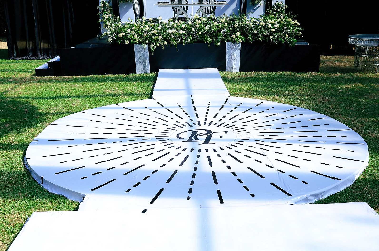 Low garden centrepiece