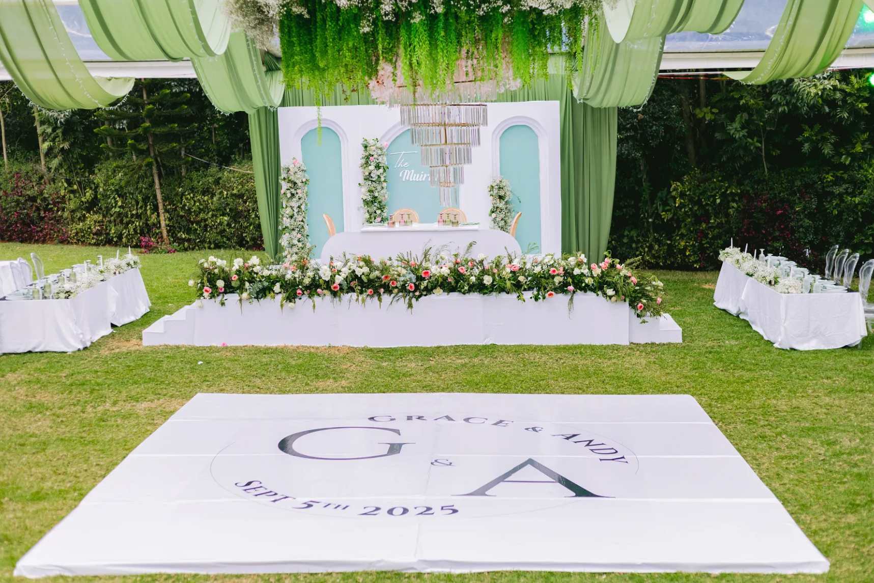 Floating candle centrepiece